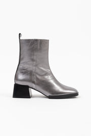 POEVE 　イタリア製　ブーツ　シルバー　