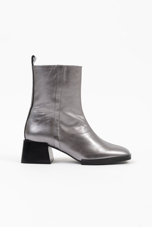 POEVE 　イタリア製　ブーツ　シルバー　